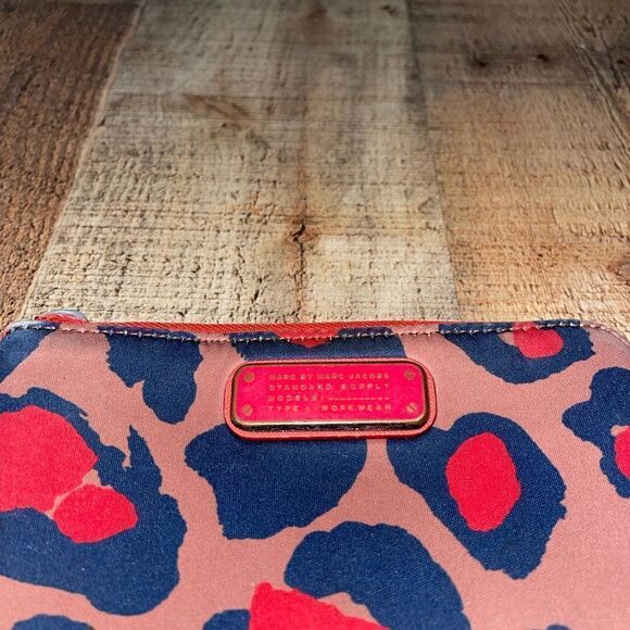 Marc by Marc Jacobs Women's Neoprene Phone Case Zip Cutout - Arizona Clay Multi - Picture 9 of 10